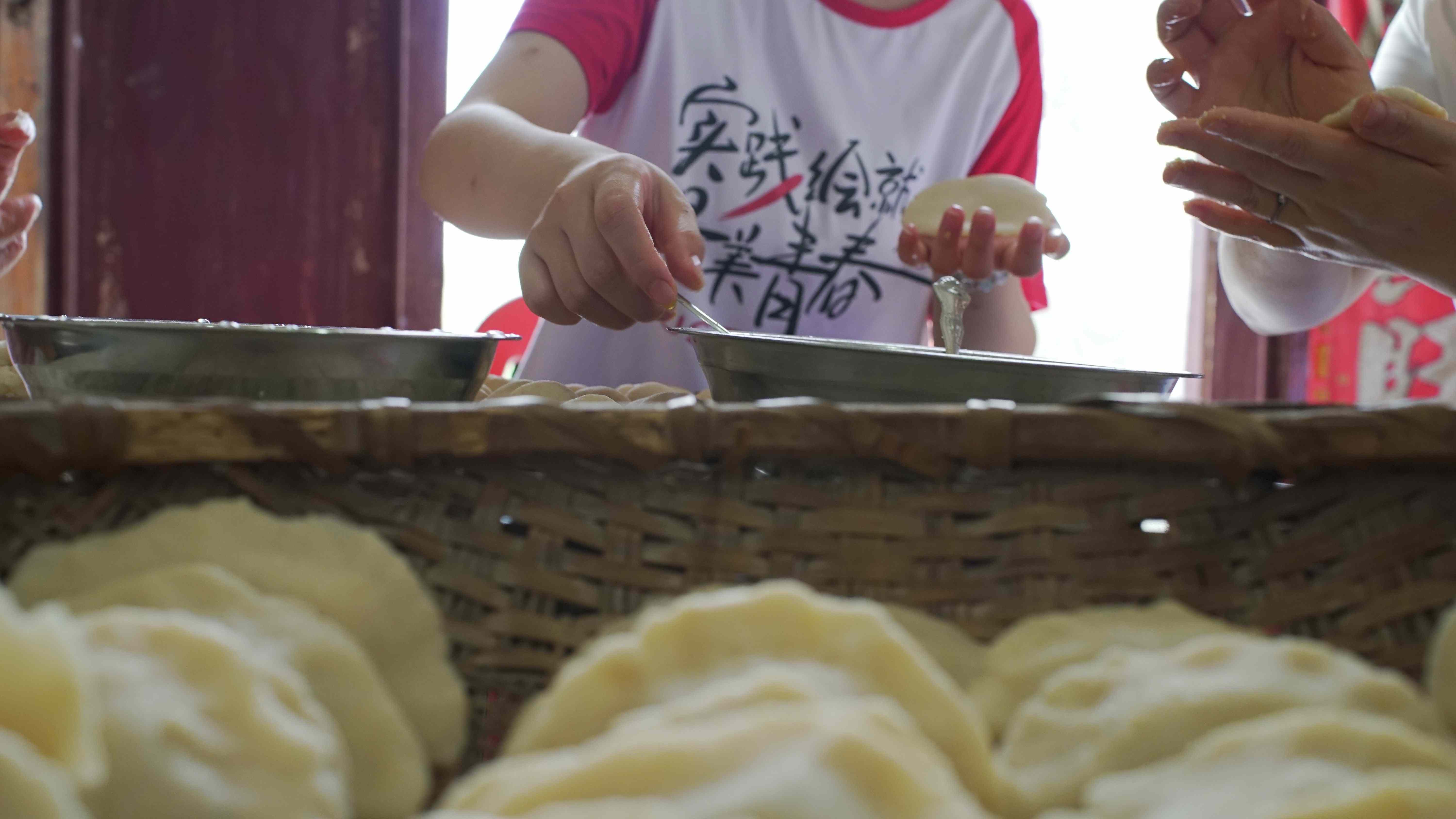 一起包饺子